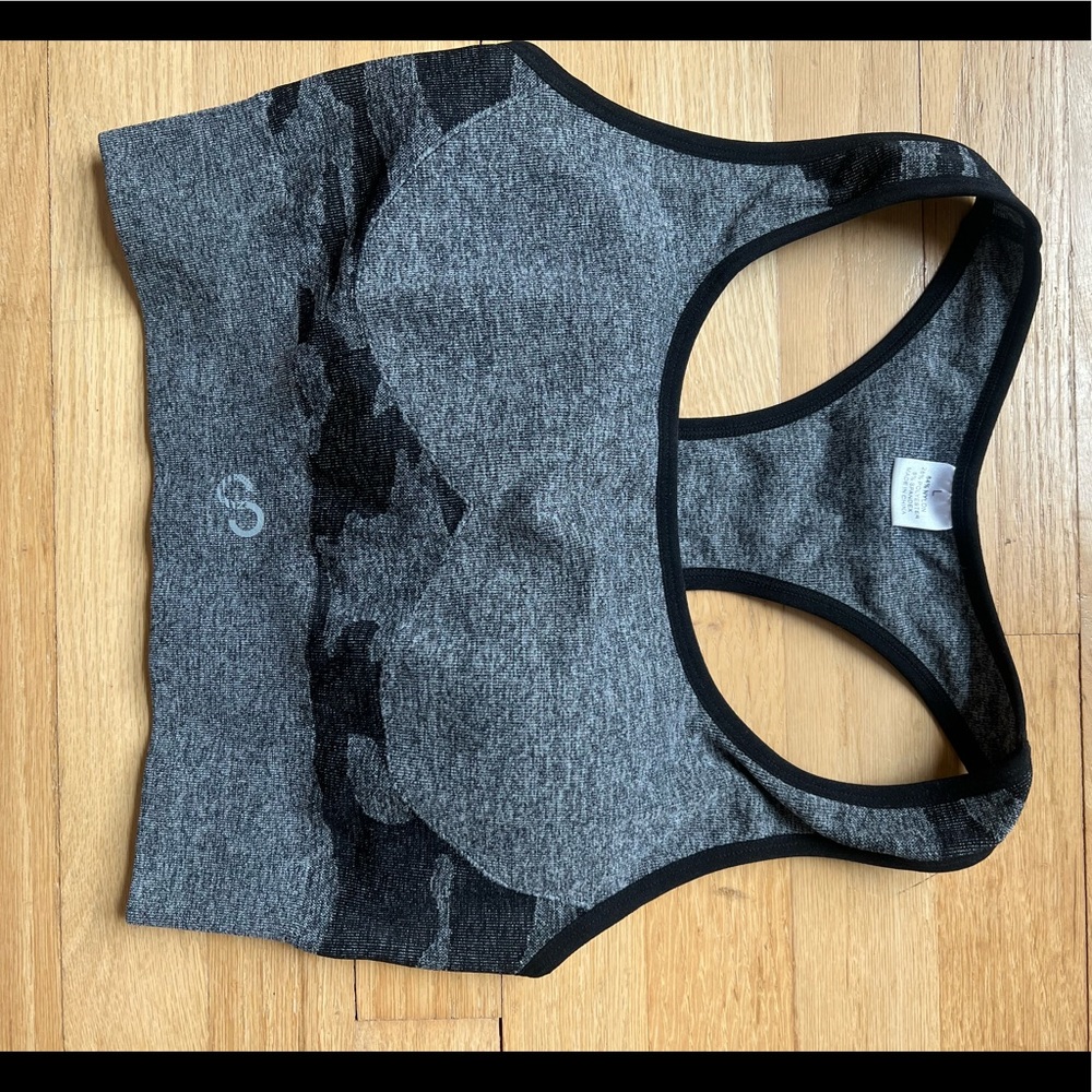 Curves and Combat boots Sports Bra - Large - Brand New